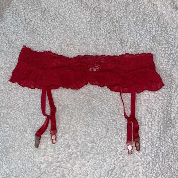 Victoria’s Secret garter belt - Picture 1 of 4